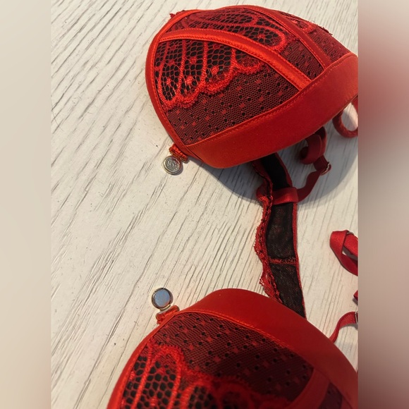 Red and black la vie en rose push up - Picture 2 of 3